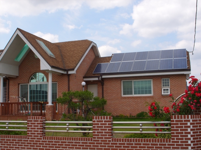 태양광 시설이 설치된 주택