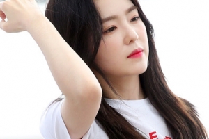 레드벨벳 아이린, 흰 티+청바지+긴 머리 ‘청순 3종 세트’