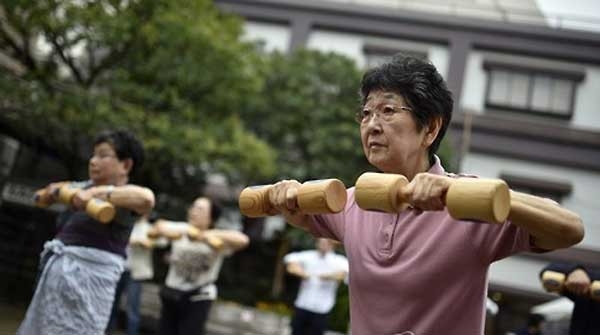 운동하는 일본 노인들. EPA=연합뉴스