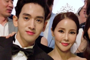 미나♥류필립 결혼식 본식 사진 공개 ‘영화 속 한 장면’