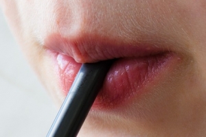 버블티는 어떻게 마시지?…대만, 내년 7월부터 일회용 빨대 금지