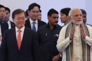 [서울포토] 문 대통령 수행하는 이재용