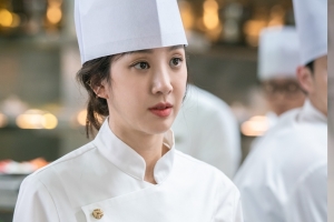 ‘기름진 멜로’ 정려원, 일도 사랑도 직진 ‘열혈 막내’ 비하인드컷 공개