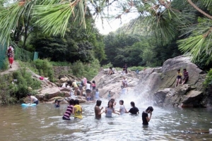 얘들아, 관악산 계곡서 물장구 쳐볼까