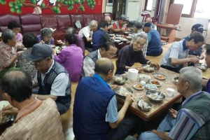 “삼계탕 드시고 기운내세요” 성북, 어르신에 초복맞이 나눔