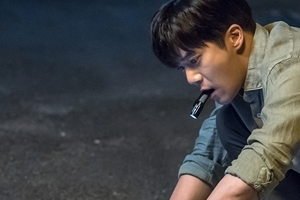 ‘당신의 하우스헬퍼’ 하석진, 쓰레기더미 앞 수상한 움직임 포착