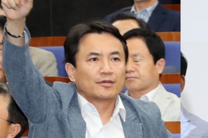 김진태 “김성태, 상의없이 날 정무위로…정 줄래야 줄 수가 없다”