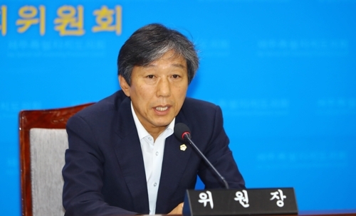 ‘갑질 논란’에 휩싸인 강성균 제주도의회 행정자치위원장. 연합뉴스