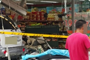 퇴근시간 상가 돌진한 SUV... 운전대엔 ‘만취상태’ 70대