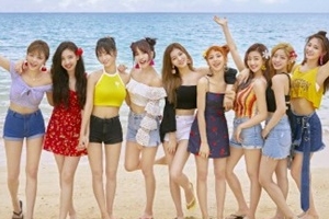 빌보드, 트와이스 집중 조명 “전세계에 통한다…K팝 본보기”