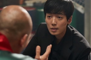 ‘라이프 온 마스’ 정경호 vs 박성웅 대치 ‘진지한 눈빛’ 무슨 일?