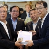 언론3단체 프레스센터 환수 서명지 靑 전달