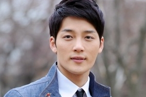 김진우 열애 인정→결혼 발표 “올 가을 결혼...상대는 3세 연하 승무원”