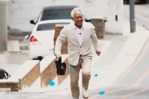 배우 김영철이 동네 골목길에서 만난 ‘삶의 위안’