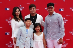 “이거 꿈 아니지?” 추신수♥하원미 가족, 올스타전 레드카펫 인증