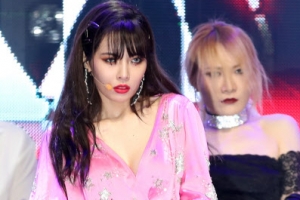 [포토] ‘뇌쇄적 눈빛’ 현아, 무대 장악
