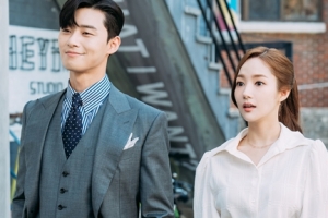 ‘김비서’ 박서준X박민영X정유미, 삼자대면 포착 ‘미소의 질투?’