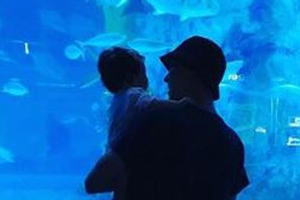 ‘조윤희 ♥’ 이동건, 딸 바라보는 꿀 떨어지는 눈빛 ‘딸바보’