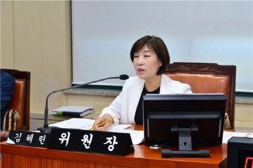 서울시의회 보건복지위원회는 지난 7월 19일 서울시 공공보건의료재단과 서울의료원, 보라매병원 등 13개 시립병원에 대한 업무보고를 끝으로 제282회 임시회 보건복지위원회 첫 임시회를 마쳤다.