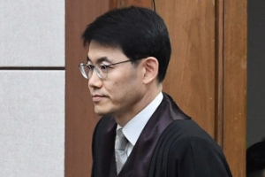 [속보] 박근혜 ‘국정원 특활비’ 징역6년·33억원 추징