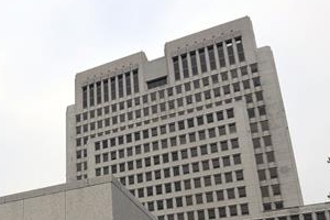 대법원 “PC자료 그 자리서 봐라” 몽니… 발목 잡힌 檢 수사