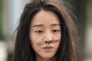 ‘서른이지만 열일곱입니다’ 신혜선, 산발머리 포착 “꽃거지 비주얼”