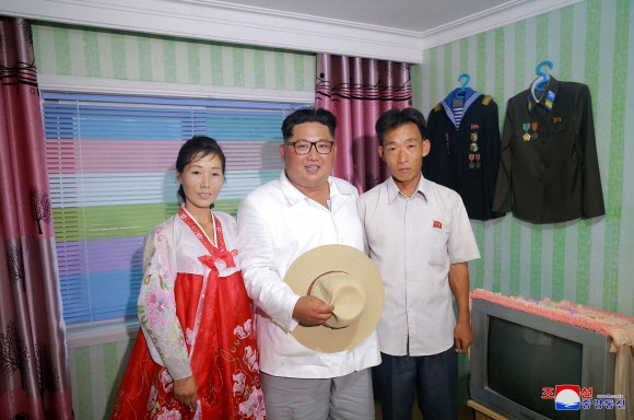 북한 김정은 위원장, 양묘장 시찰