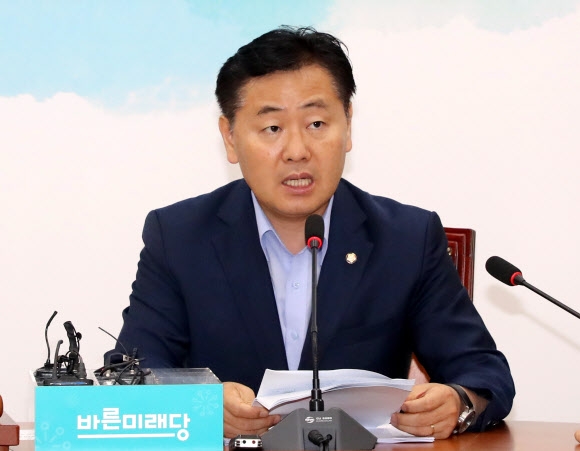 발언하는 김관영 원내대표