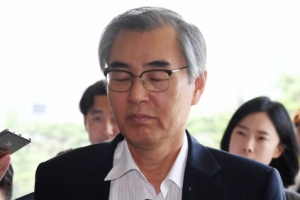 [서울포토] 정재찬 전 공정거래위원회 위원장 검찰 출석