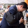 장례식장 찾은 김경수 “든든한 언덕 같은 선배… 정치권에 큰 손실”