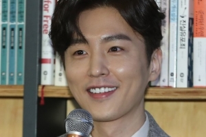 신동욱 열애 인정 “9세 연하 한의사와 팬에서 연인 발전”