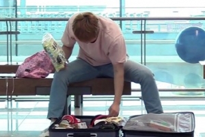 ‘나혼자산다’ 기안84, 헨리 만나러 중국行..캐리어에 선물 한가득