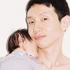 봉태규, 둘째 딸 50일 기념 사진 공개 ‘사랑스러운 아빠 미소’
