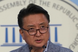 ‘이재명 여배우 스캔들’ 의혹 제기한 김영환 피고발인 신분 소환