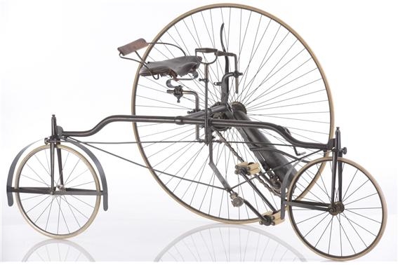 넘어지기 쉬운 하이휠 자전거의 단점을 보완하여 발명된 럿지 로터리 삼륜자전거(1885) 국립과천과학관 제공