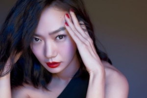 배두나, 범접할 수 없는 카리스마 ‘강렬 레드립’ 시선 강탈