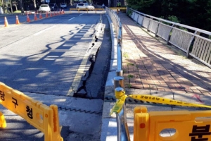 분당서 배관 터져 교량 균열…“폭염 영향 추정”