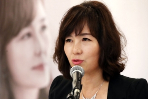 공지영 “김부선과 통화 녹취록 첫 게시자 ‘낙지사전과4범찢자’ 고소”