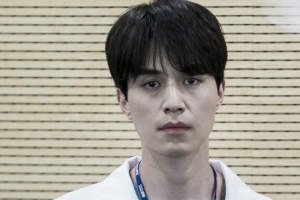 ‘라이프’ 이동욱, 날카롭게 꿰뚫는 의미심장 눈빛 “전쟁의 서막”