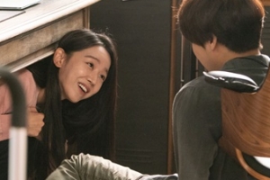 ‘서른이지만’ 양세종, 책상 밑 신혜선에 당혹 ‘왜 거기서 나와?’