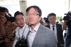 ‘노조 담당’ 목장균 삼성전자 전무 소환… 삼성전자 임원 첫 공개소환