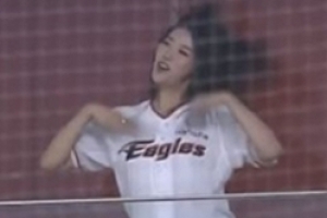 러블리즈 미주 응원댄스, 시구→열정 관람 “누가 좀 말려주세요”