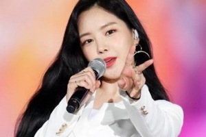 [포토] 손나은, 청순 요정의 섹시한 손짓