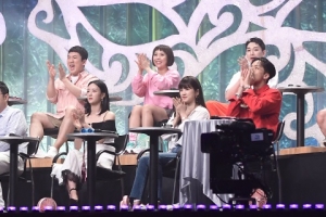 ‘복면가왕’ 신봉선, 복면가수 고백 받았다 “수년째 짝사랑 중”