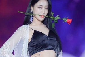 경리, 아슬아슬 란제리 룩으로 뽐낸 ‘섹시미’