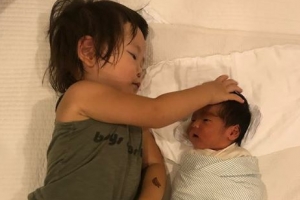 “동생 바보 최신우♥” 김나영 두 아들 공개 ‘엄마 미소 부르는 훈훈함’