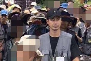 조인성 근황, 중국 계림서 포착 ‘멀리서도 한눈에 보이는 잘생김’