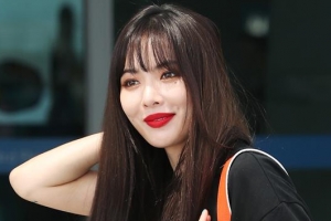 [포토] 현아, 강렬한 레드립과 눈부신 미소