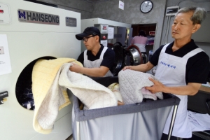 쪽방촌 주민 위해 이불 빨래