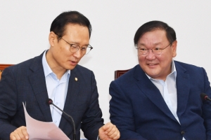 [서울포토]홍영표 더불어민주당 원내대표 북한산 석탄반입 논란 언급